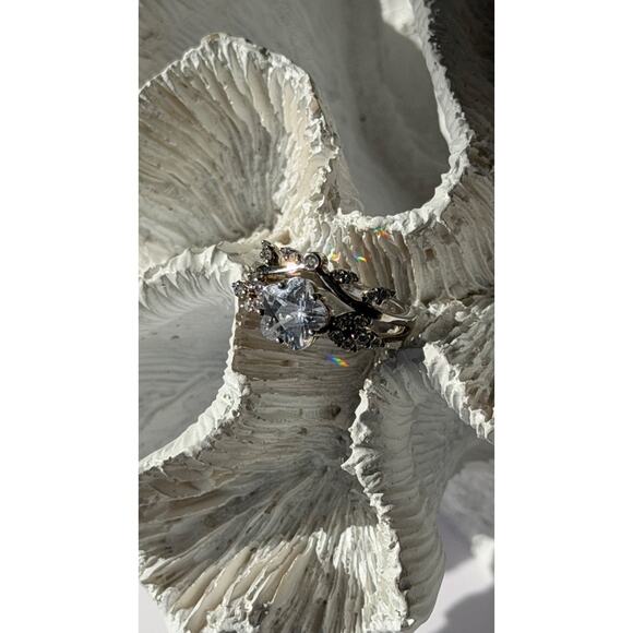 925 Sterling Silver White Topaz Flower Ring Size 5 - Picture 3 of 11